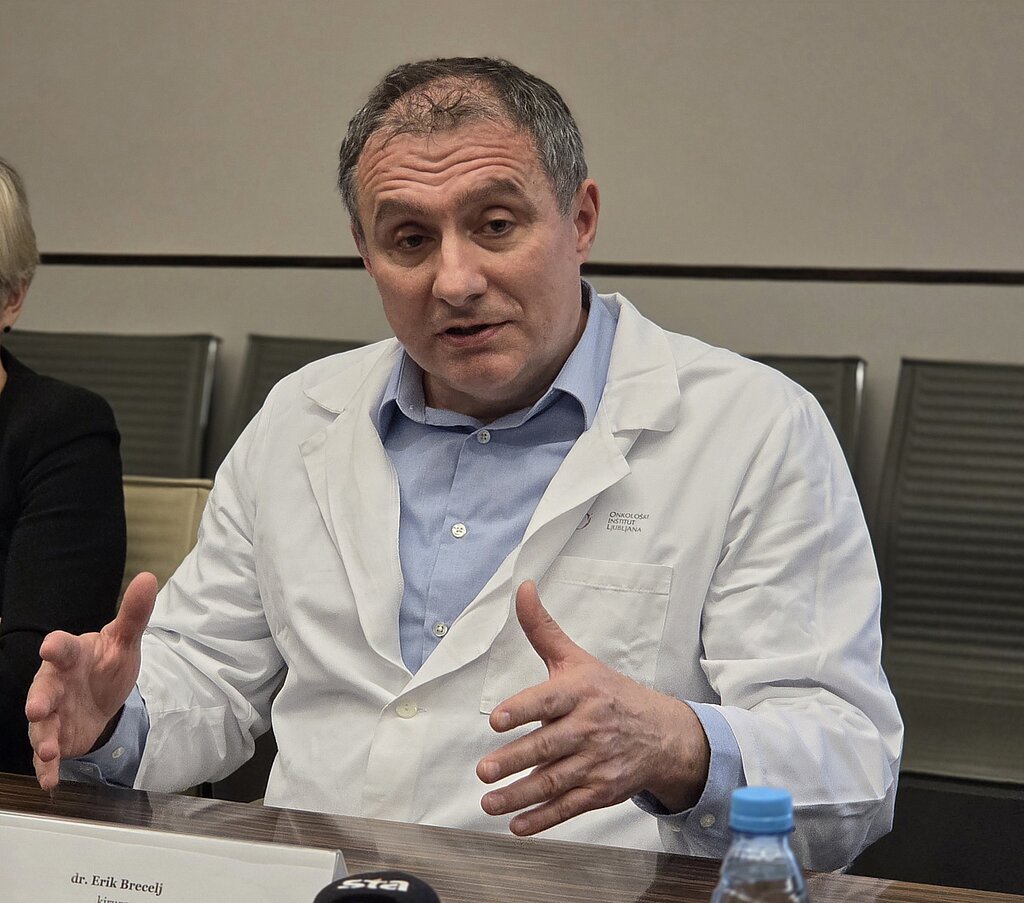 Dr. Erik Brecelj
